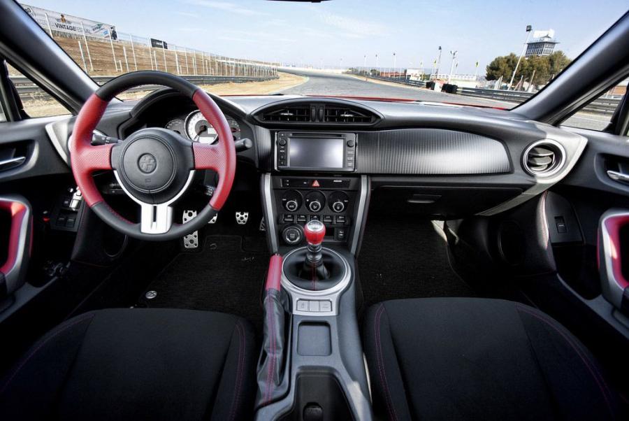  Toyota GT 86 2012 года  (фото 12 из 106)